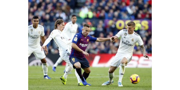 Sia il Barcellona che il Real Madrid scelgono di eliminare i giocatori che invecchiano